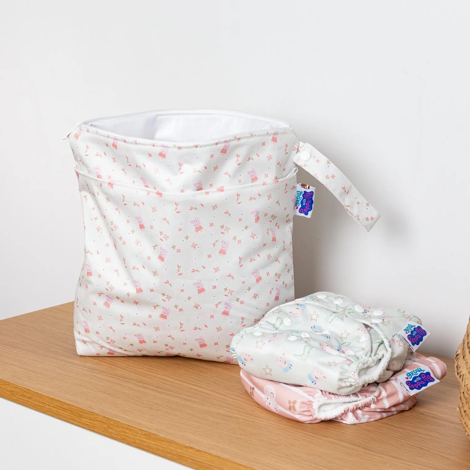 Modern Cloth Nappies Peppa Pig Grab & Go wetbag Peppa Floral waterdicht