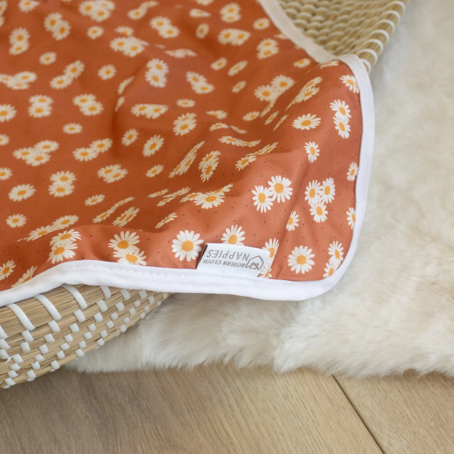 Modern Cloth Nappies Changing Mats Ditsy Daisy verschoonmat 40x60 bamboe
