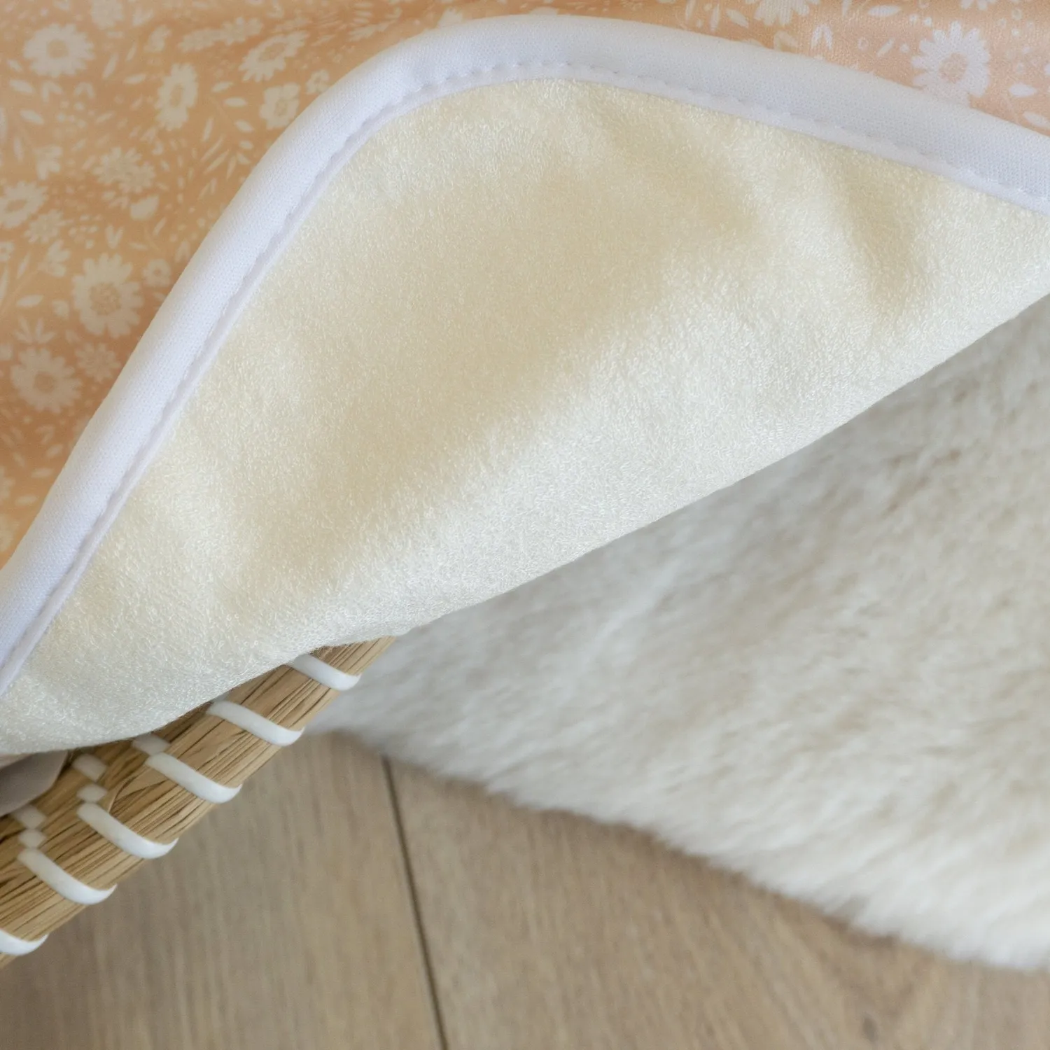 Modern Cloth Nappies Changing Mats Flower Power Peach verschoonmat 40x60