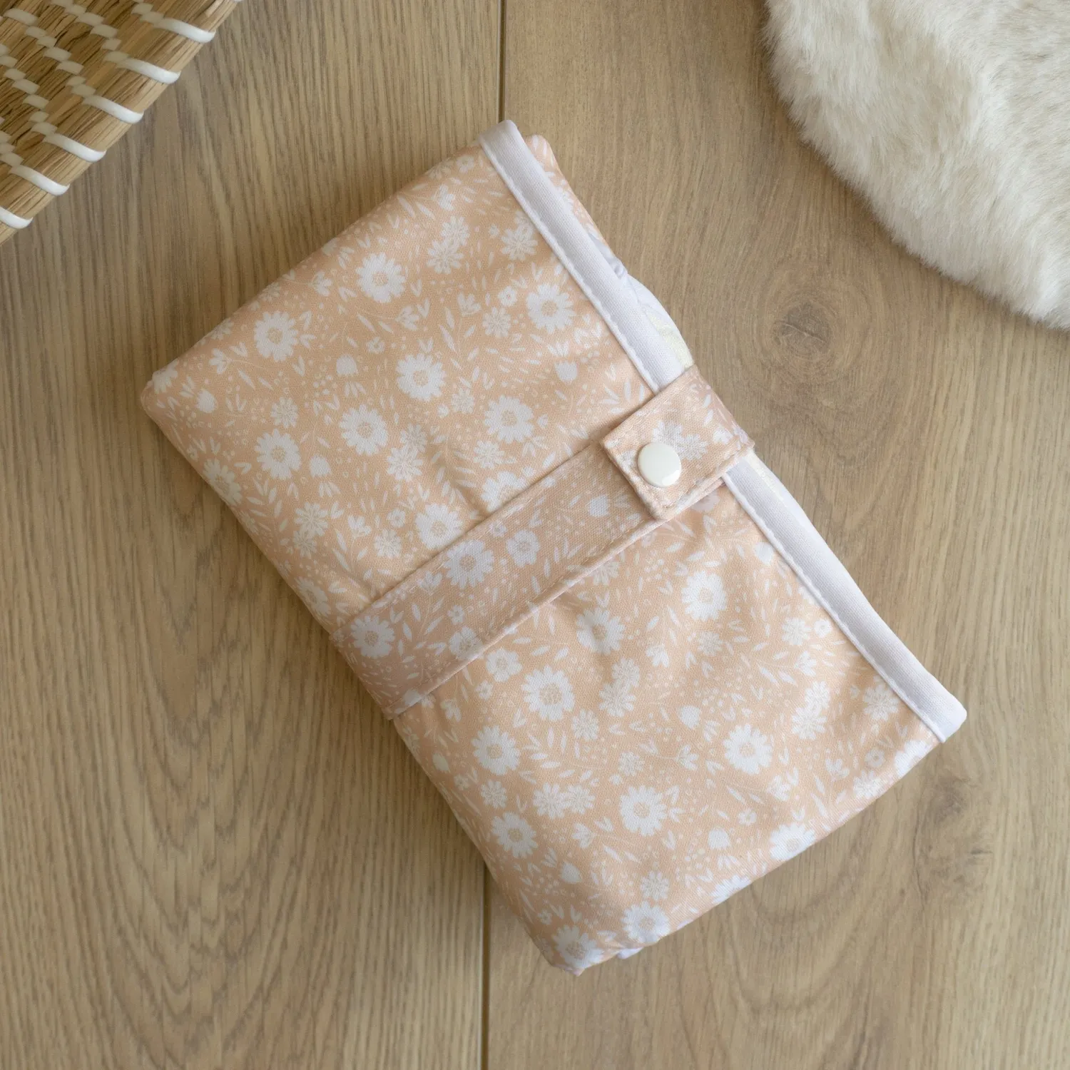 Modern Cloth Nappies Changing Mats Flower Power Peach verschoonmat 40x60