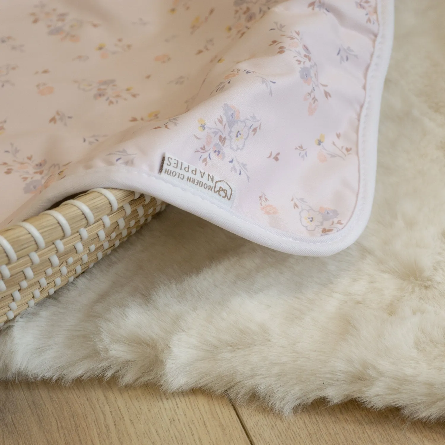 Modern Cloth Nappies Changing Mats Darling Buds verschoonmat 40x60 bamboe