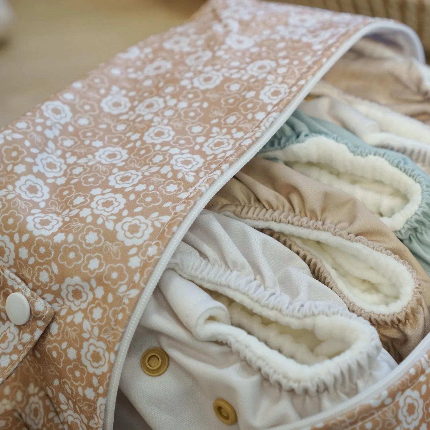 Modern Cloth Nappies Nappy Pod wetbag Bloom waterdicht