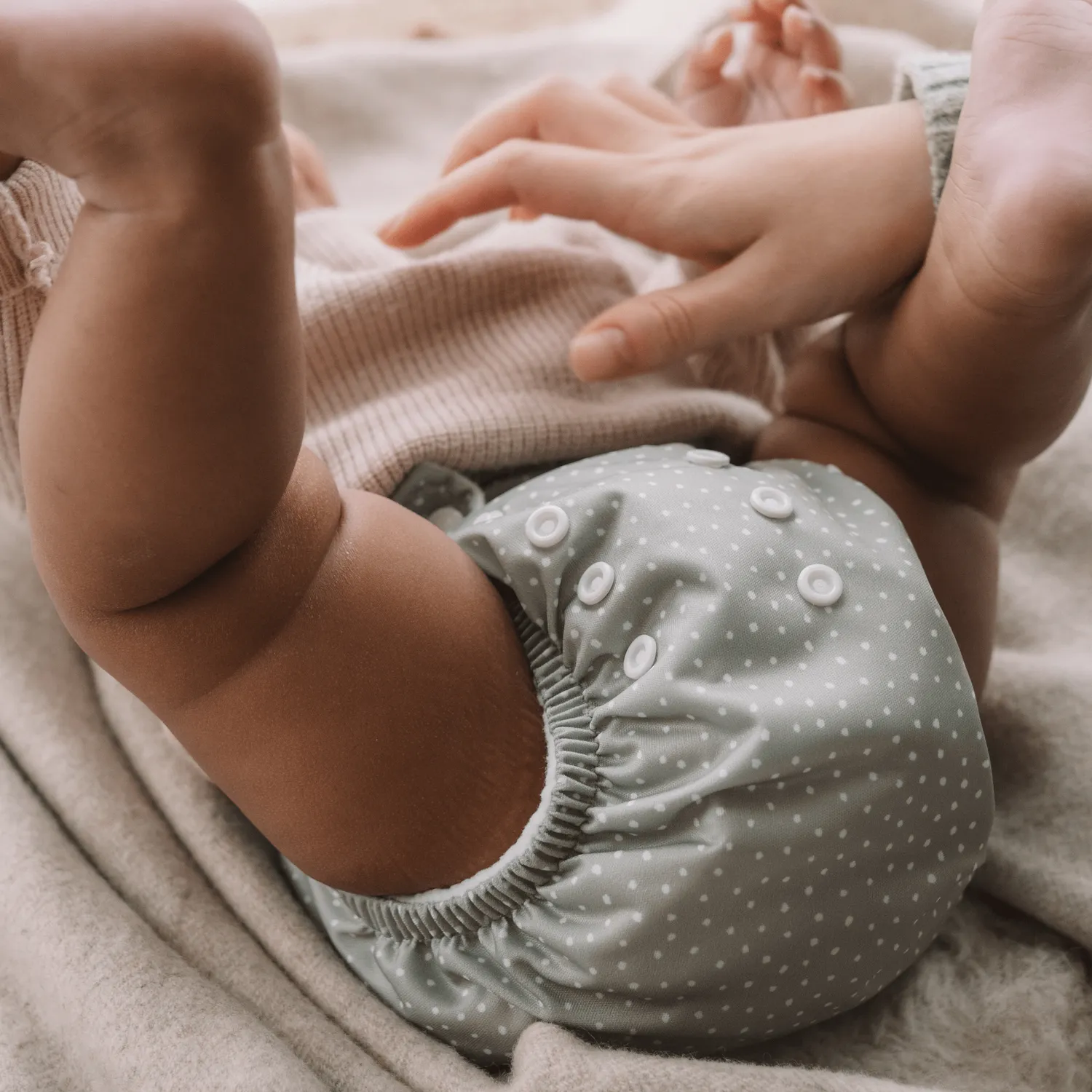Modern Cloth Nappies Pearl Pocket All-In-One wasbare luier Dottie Sage lekvrij