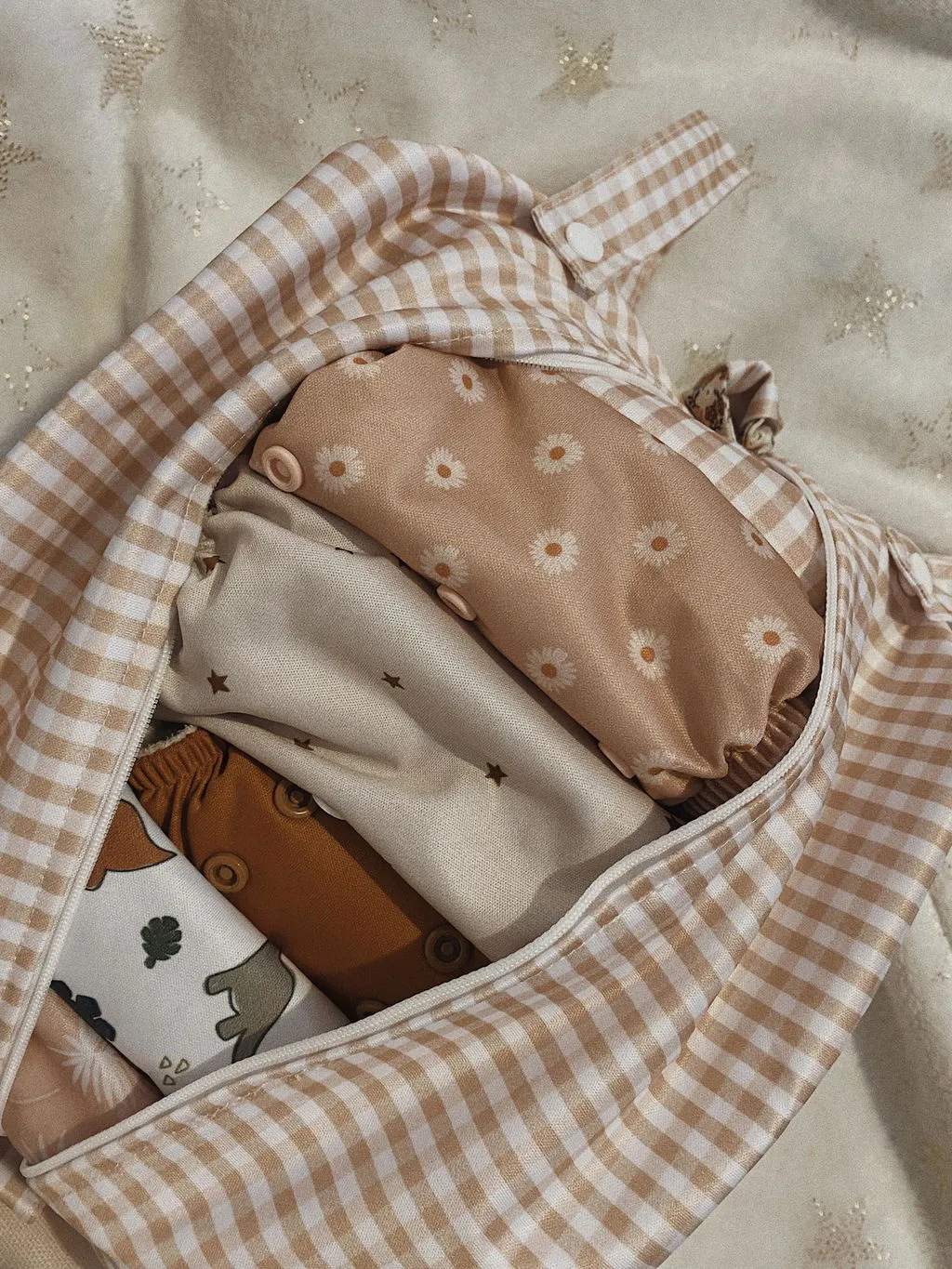 Modern Cloth Nappies Pod Dune Tan luierzak wit
