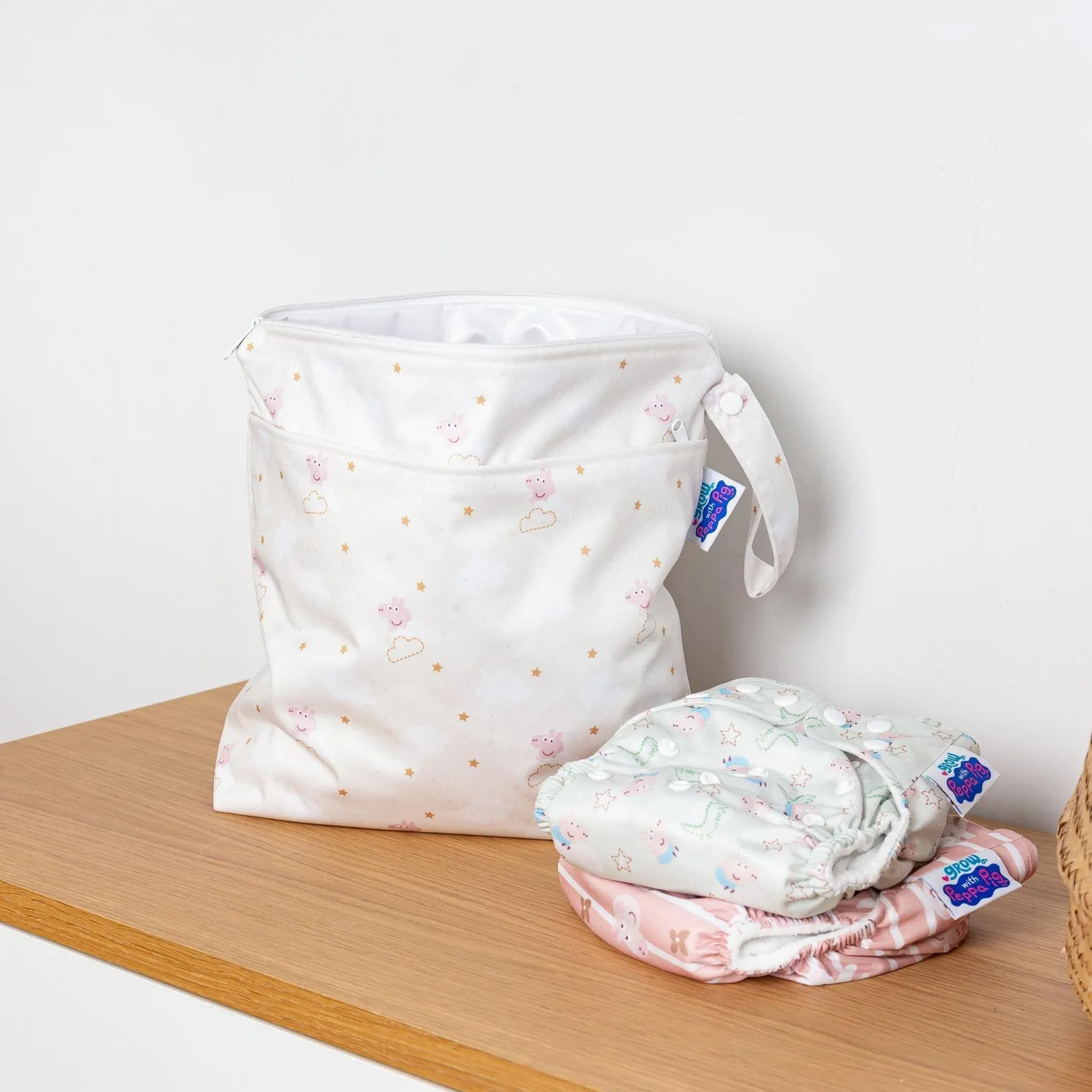 Modern Cloth Nappies Grab & Go wetbag Peppa Clouds waterdicht