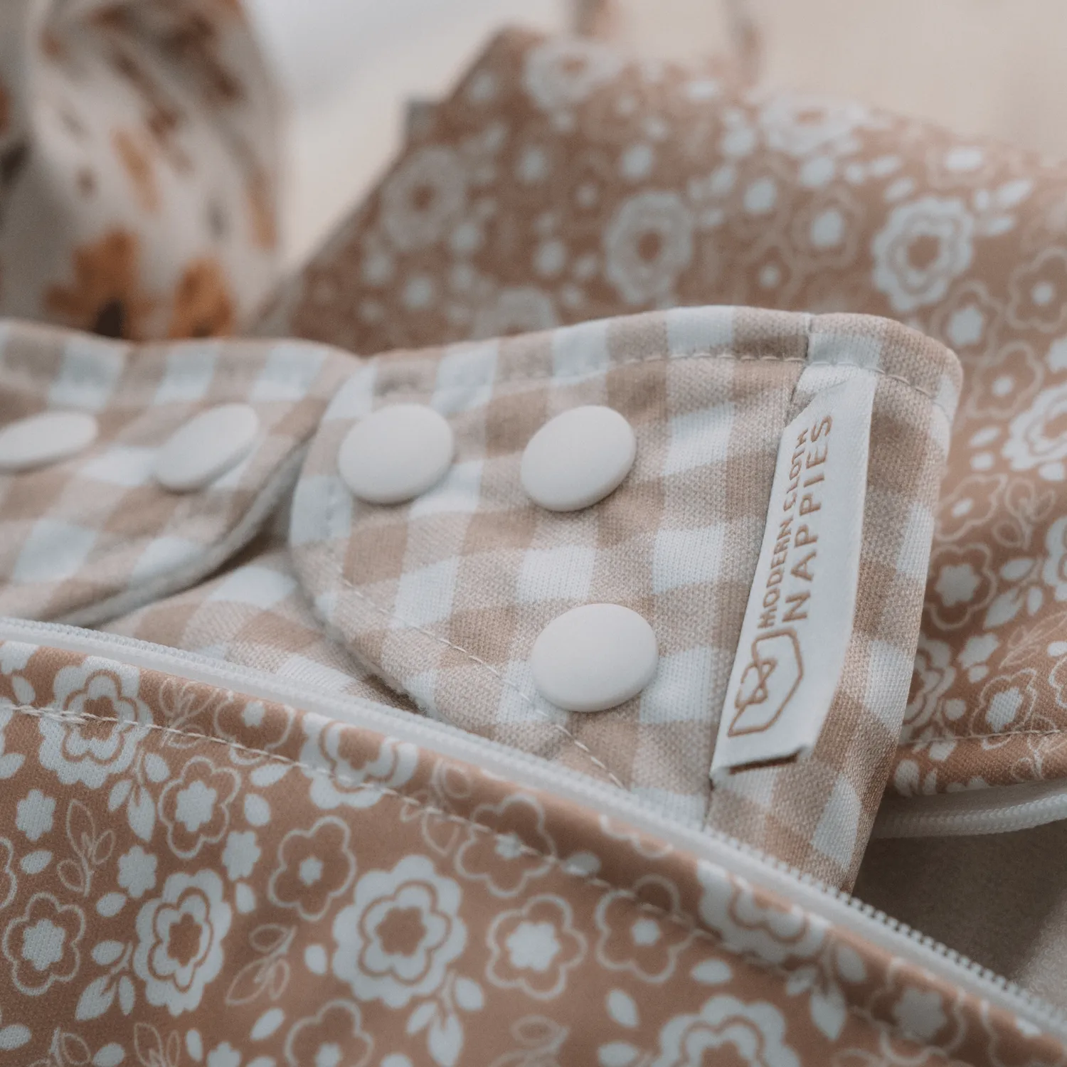 Modern Cloth Nappies Pearl Pocket All-In-One wasbare luier Gingham Taupe