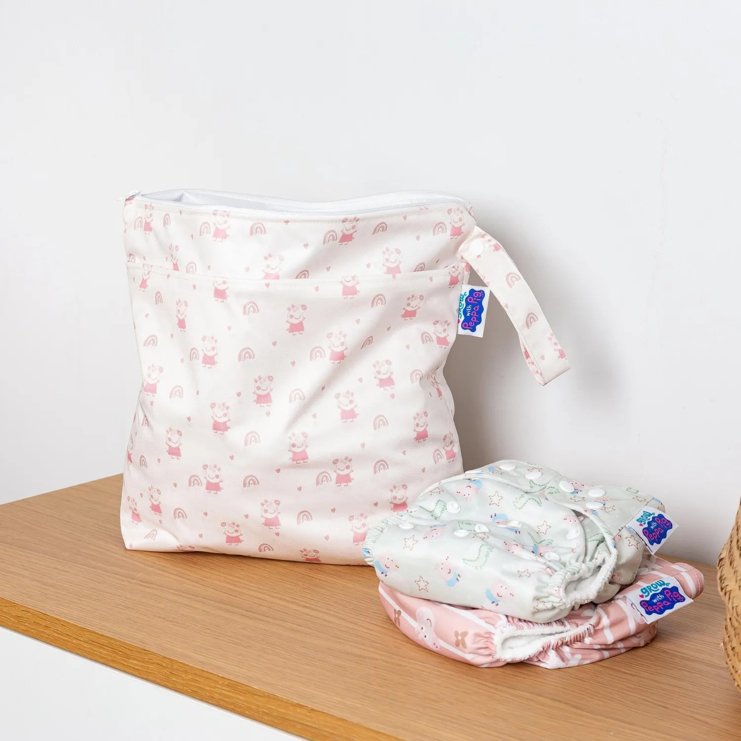 Modern Cloth Nappies Grab & Go wetbag Pink Rainbows waterdicht