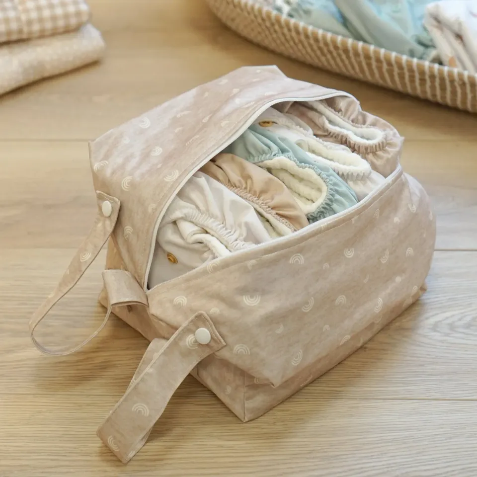 Modern Cloth Nappies Nappy Pod Rainbow Oatmeal wetbag lekvrij