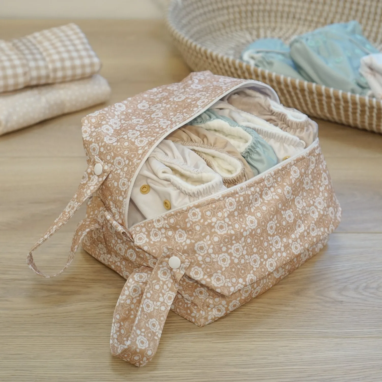 Modern Cloth Nappies Nappy Pod wetbag Bloom waterdicht