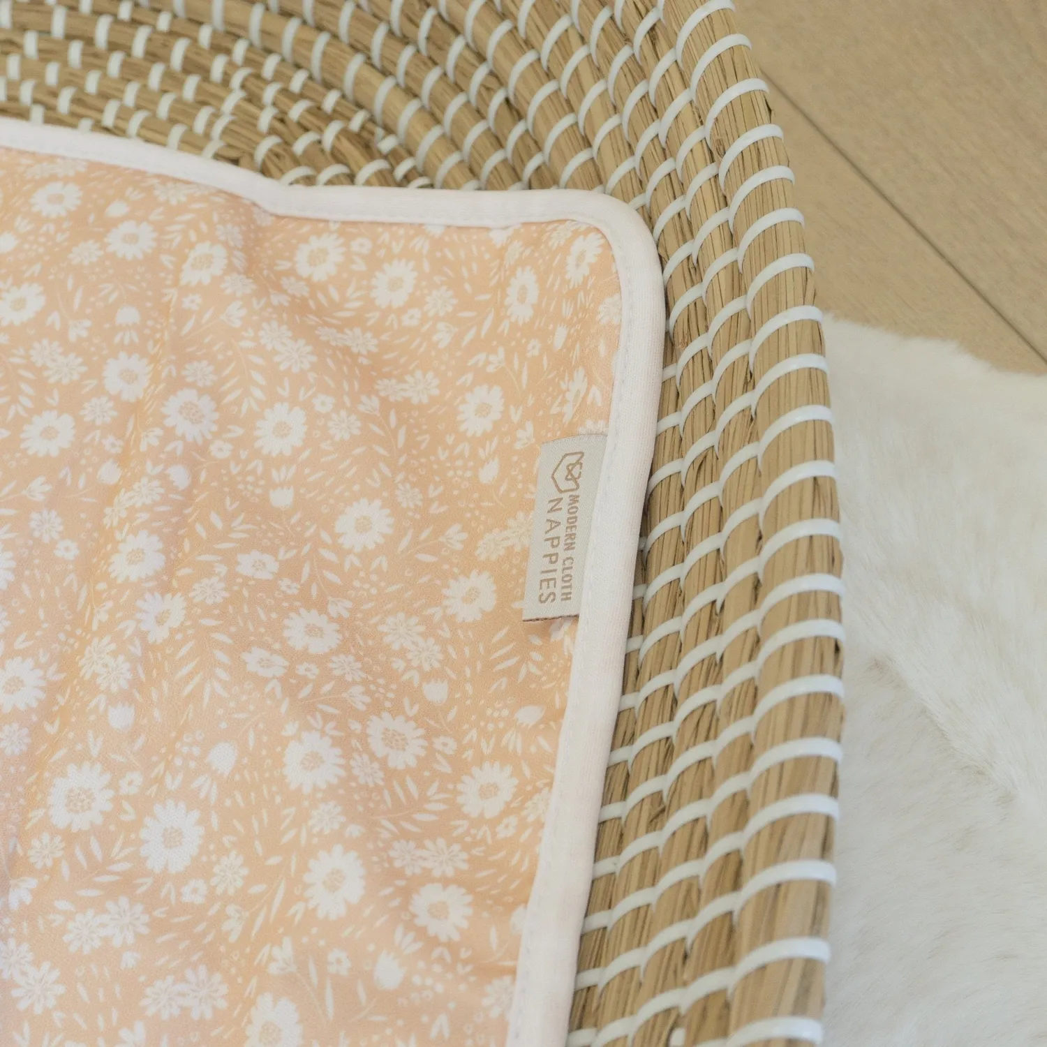 Modern Cloth Nappies Changing Mats Flower Power Peach verschoonmat 40x60