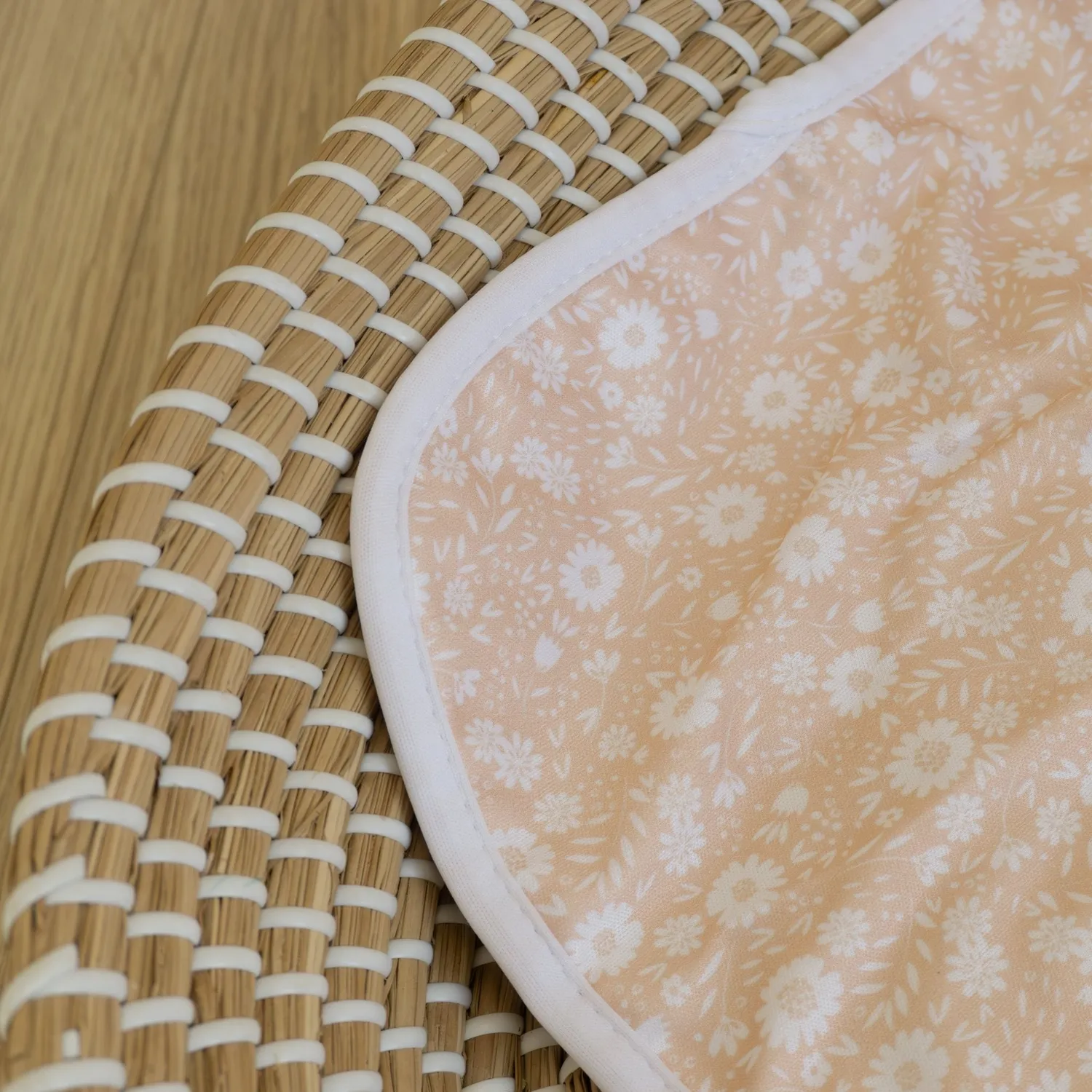 Modern Cloth Nappies Changing Mats Flower Power Peach verschoonmat 40x60