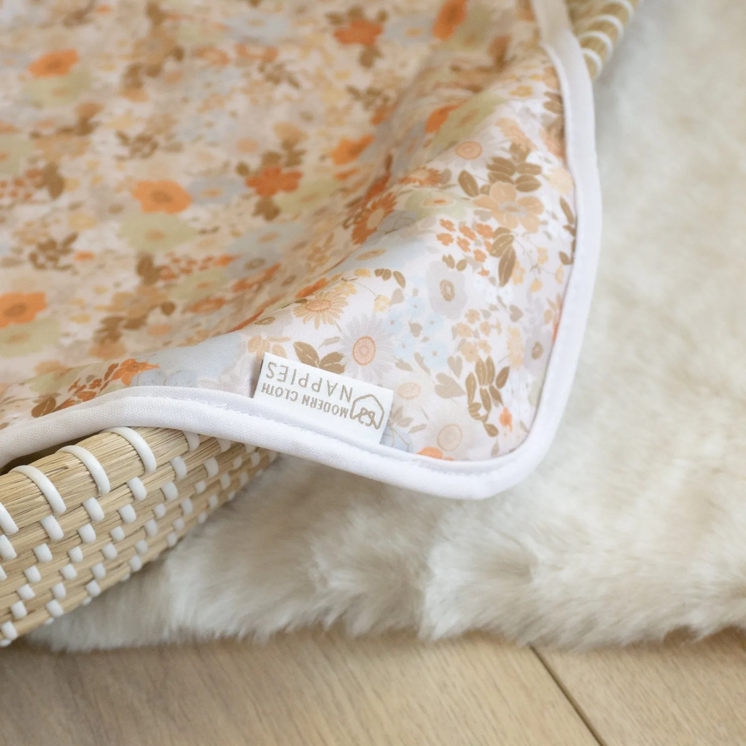 Modern Cloth Nappies Changing Mats Blissful Blossom verschoonmat 40x60
