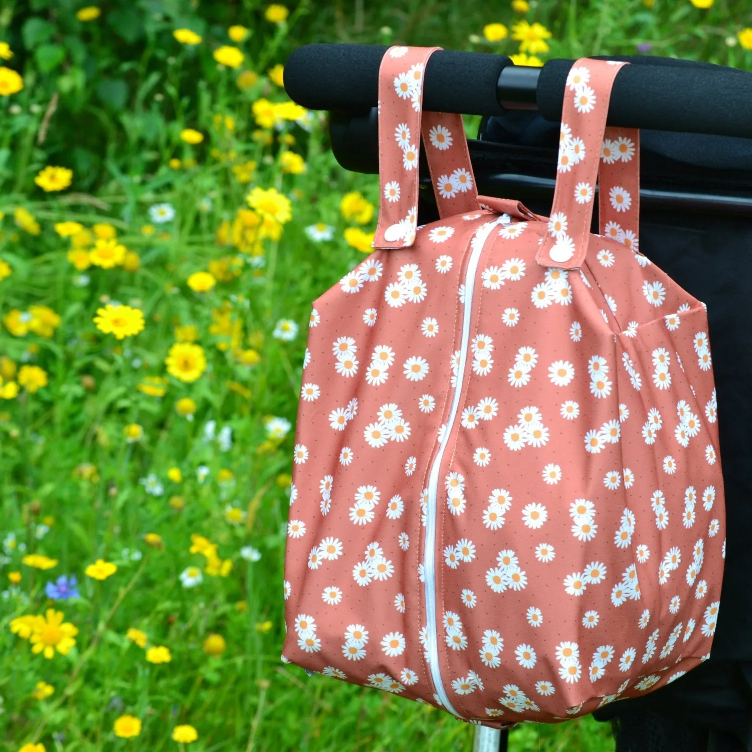 Modern Cloth Nappies Nappy Pod wetbag Ditsy Daisy waterdicht